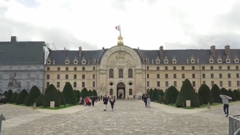 Les-Invalides-Ist-Auch-Ein-Altersheim-Und-Ein-Krankenhaus-Für-Französische-Militärveteranen