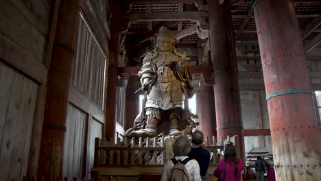 Komokuten,-Guardianes-En-El-Daibutsuden-Dentro-Del-Templo-Todai-ji-En-Kioto,-Japón