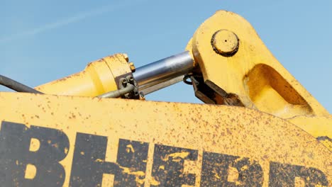 Nahaufnahme-Des-Hydraulischen-Arms-Des-Radladers,-Der-Auf-Der-Baustelle-Arbeitet