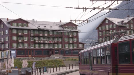 Passenger-Train-On-Platform-Of-Kleine-Scheidegg-Railway-Station,-Switzerland