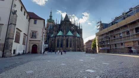 Calle.-Catedral-De-San-Vito-En-El-Complejo-Del-Castillo-De-Praga