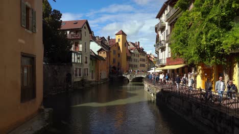 El-Edificio-Le-Palais-De-I&#39;Île-Es-Uno-De-Los-Centros-Del-Centro-De-Interpretación-Del-Patrimonio-Y-La-Arquitectura-De-Annecy.