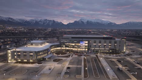 Primäres-Kinderkrankenhaus-Im-Morgengrauen-In-Lehi,-Utah-–-Luftüberflug