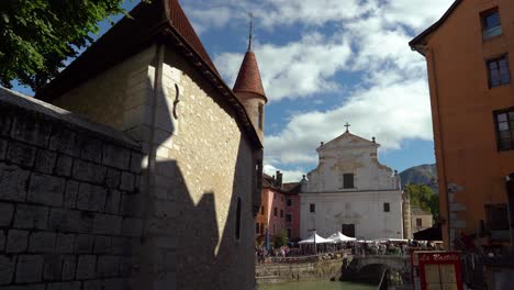 At-the-end-of-the-16th-century,-the-Palais-de-l’Île-served-as-a-court-house-and-a-prison