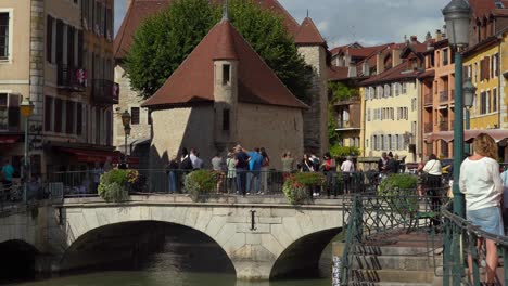 Le-Palais-De-I&#39;Île-Ist-Ein-Originalbauwerk,-Dessen-älteste-Teile-Aus-Dem-12.-Jahrhundert-Stammen