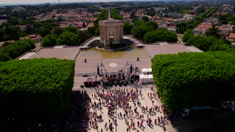 Jardines-Peyrou-En-Montpellier,-Francia,-Durante-El-Orgullo-Gay,-Vista-Aérea