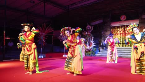 Indonesian-Female-Betawi-Japong-Dance-Girls-in-Colorful-Traditional-Clothes-Art-from-Southeast-Asia