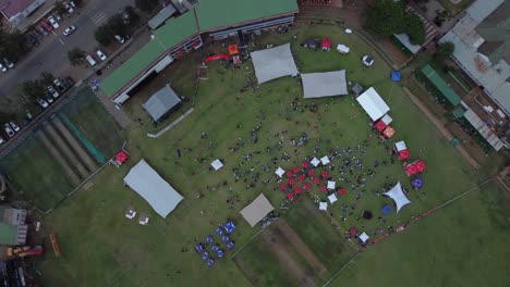 Coma-Y-Beba-Un-Festival-De-Música-Y-Comida-Por-Drone-En-El-Queens-Sports-Club-En-Bulawayo,-Zimbabwe.