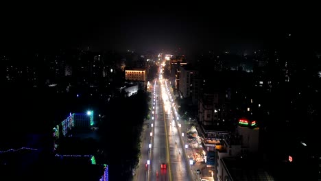 Vista-Aérea-De-Drones-De-Lapso-De-Tiempo-De-Rajkot,-Muchos-Vehículos-Van