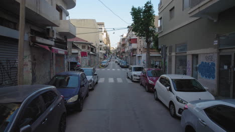 Las-Coloridas-Calles-Del-Barrio-De-Florentin-En-Tel-Aviv,-Sigue-Siendo-Una-Zona-Industrial-Con-Artesanos,-Mercados-Y-Pequeñas-Tiendas.-Florentin-Cobra-Vida-Por-La-Noche-Con-Pequeños-Bares-Y-Restaurantes.