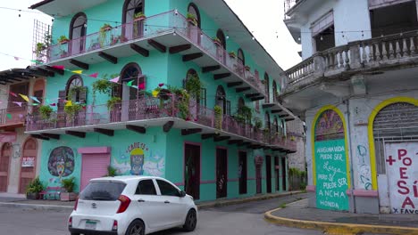 PANAMA-CITY,-PANAMA---December-3,-2023:-a-street-corner-with-colorful-old-buildings