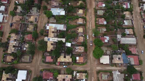 Video-De-Un-Dron-Del-Campus-De-Una-Escuela-De-La-Misión-Católica-En-Un-Suburbio-De-Alta-Densidad-En-Bulawayo,-Zimbabwe.