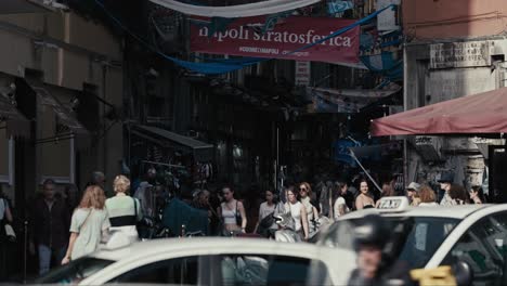 Thronged-market-street-in-Naples,-Italy