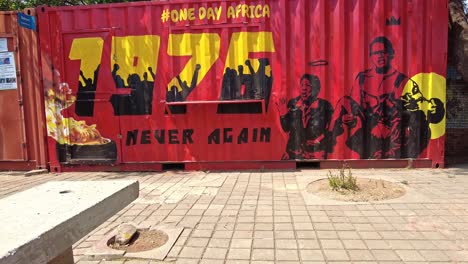 El-Levantamiento-De-Soweto-El-16-De-Junio-De-1976,-La-Lucha-Contra-El-Régimen-Del-Apartheid-En-Sudáfrica-Representada-En-Una-Obra-De-Arte-En-Un-Contenedor-Marítimo-En-Soweto.