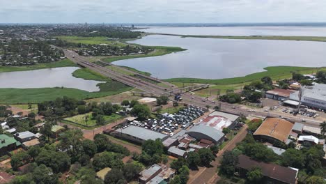 El-Río-Zaimán-Desemboca-En-El-Río-Paraná-En-La-Frontera-De-Argentina-Y-Paraguay.