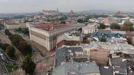 Architektur-Im-Krakauer-Zentrum,-Stadthäuser-Und-Historisches-Wawelschloss,-Luftpanorama