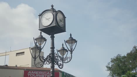 Clock-tower-DB-road-street-view-and-traffic-RK-Puram