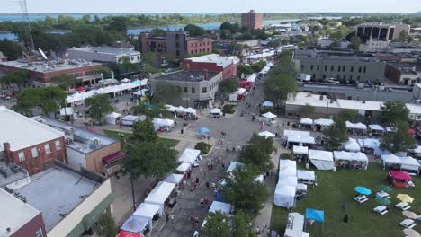 Wyandotte-Art-Fair-on-1st-Street,-Wyandotte-Michigan,-USA,-aerial-dolly-in