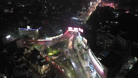 Drone-Aéreo-De-Rajkot-Ve-Muchos-Vehículos-Saliendo-Y-Saliendo