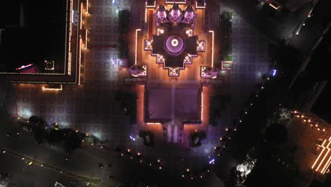 Vista-Aérea-De-Drones-De-Rajkot,-Foto-Del-ángel-Superior,-La-Iluminación-Es-Escalofriante-Desde-Cerca-De-La-Carretera