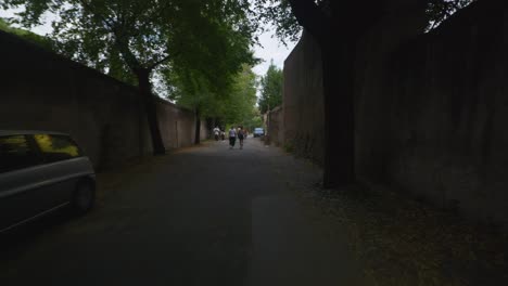 Rome-Immersive-POV:-Moving-In-Busy-Streets-to-Chiesa-Santi-Luca-e-Martina,-Italy,-Europe,-Walking,-Shaky,-4K-|-Speed-Walking-Through-The-Shadows