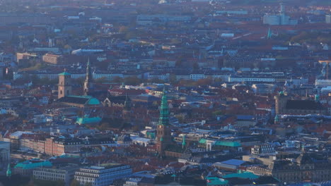 Toma-Aérea-Ajustada-Del-Museo-Nikolaj-Kunsthal-De-Copenhague.