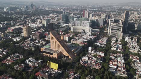 Hyperlapse-of-the-famous-Palacio-de-Hierro-building-in-Polanco,-CDMX