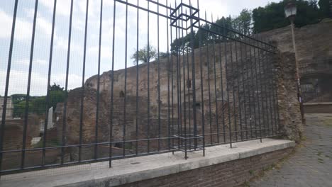 Rome-Immersive-POV:-Moving-In-Busy-Streets-to-Chiesa-Santi-Luca-e-Martina,-Italy,-Europe,-Walking,-Shaky,-4K-|-Speed-Walking-Near-Old-Ruins-and-Crowd