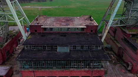 Ruinen-Der-Verlassenen-Clipstone-Zeche-Kohlebergwerk-In-Nottinghamshire-Aus-Der-Luft