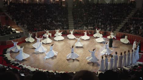 Los-Hombres-Bailan-En-Círculos-Sufi-Girando-Actuación-Meditación-Físicamente-Activa-Tradición-Sufi-En-Ropa-Blanca,-Tiro-En-Cámara-Lenta,-Ritual-Seb-I-Arus