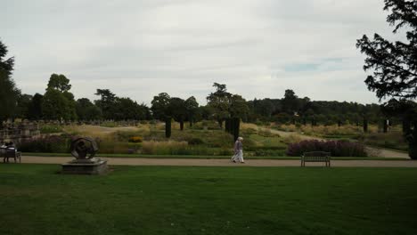 Jardín-Italiano-En-Los-Jardines-De-Trentham-Estate-En-Una-Tarde-Soleada