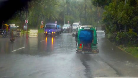 Lluvias-Torrenciales-Que-Provocan-Malas-Condiciones-De-Conducción