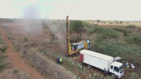 Resolviendo-El-Problema-Del-Agua-Dulce-En-Kenia,-Perforando-Pozos-En-Tierras-Agrícolas-Africanas