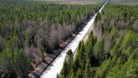 Autocaravana-Recorre-La-Naturaleza-Escandinava