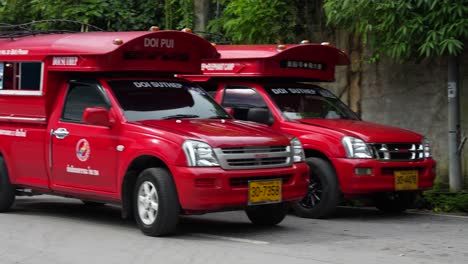 Famous-Songthaew-public-transport-trucks-waiting-for-tourists