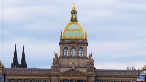 Nationalmuseum-Prag-Hauptkuppel-Am-Wenzelsplatz,-Tschechische-Republik