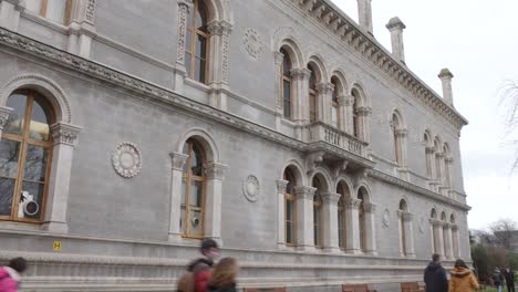 Side-view-of-the-Trinity-College-campus-building-in-Dublin,-Ireland