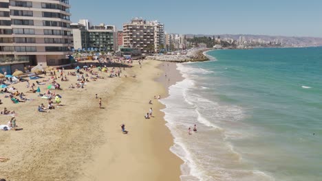 Aerial-Flying-Over-Acapulco-Beach-in-Viña-del-Mar-On-Clear-Sunny-Day