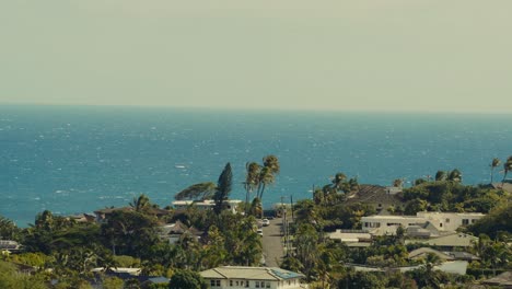 Toma-Estática-De-Una-Pequeña-Comunidad-Costera-En-La-Isla-De-Oahu-En-Hawaii.