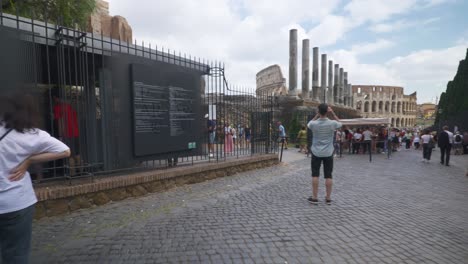 Rome-Immersive-POV:-Moving-In-Busy-Streets-to-Chiesa-Santi-Luca-e-Martina,-Italy,-Europe,-Walking,-Shaky,-4K-|-Woman-Walking-Path-Towards-Colosseum