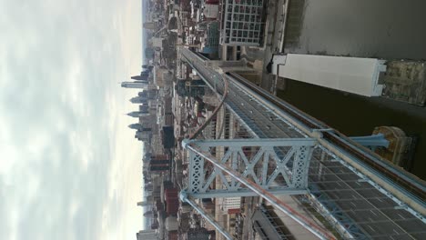 Ben-Franklin-Bridge-Mit-Der-Skyline-Von-Philadelphia-Im-Hintergrund