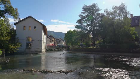 Salle-Pierre-Lamy-Im-Fluss-Thiou