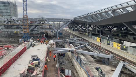 Lado-De-Construcción-De-La-Reconstrucción-De-La-Estación-De-Tren-De-Varsovia-Occidental.