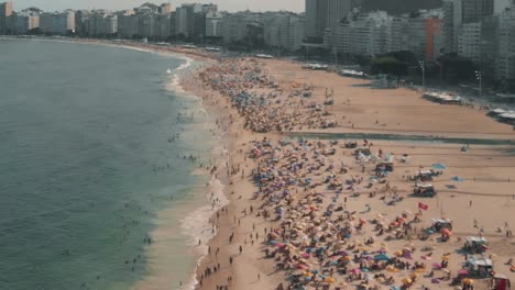 Bellas-Imágenes-De-Personas-Tomando-El-Sol-En-Una-Playa-Exótica