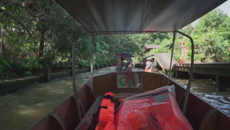 Panning-Right-Shot,-Moving-forward-inside-a-pump-boat,-Wooden-Boat-when-under-the-bridge-in-Thailand-Floating-Market