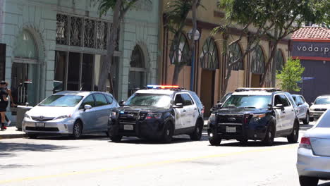 Patrullas-Policiales-En-Las-Calles-De-Los-Ángeles,-Cámara-Lenta.