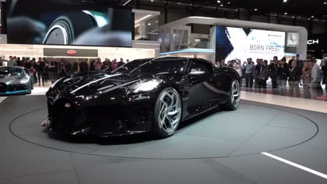 Ginebra,-Suiza---12-De-Marzo-De-2019:-Plano-General-De-Un-Bugatti-La-Voiture-Noire-Negro,-Autosalon-Salón-Del-Automóvil-De-Ginebra-2019,-Suiza