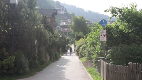 Die-Straßen-Von-St.-Ulrich---Die-Straße-In-Richtung-Teleskii,-Die-Nach-Seceda-Führt