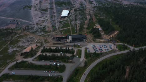 Aerial-view-of-the-Y1-Ski-shop-and-restaurant-area,-under-the-slopes-of-Yllastunturi-fell,-in-Lapland---high-angle,-orbit,-drone-shot