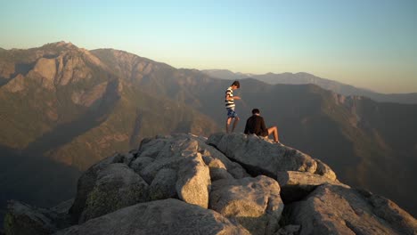 Cinematic-gimbal-shot-of-the-view-from-Moro-Rock-in-California's-Sequoia-National-Forest